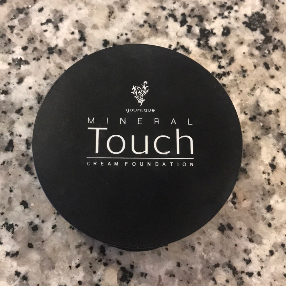 Younique Mineral Touch Foundation